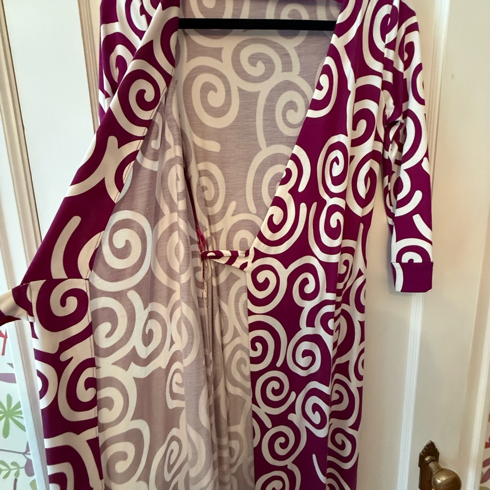 Diane Von Furstenberg Fuchsia and Cream Wrap Dress - Picture 4 of 9